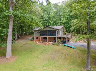669 Walker Point Rd, Hayesville, NC 28904