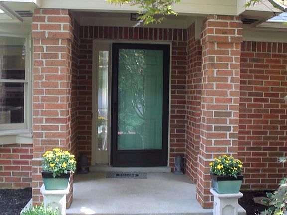 3rd image of 816 Edgewood Dr