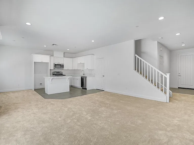 15395 Lotus Cir — Photo 11