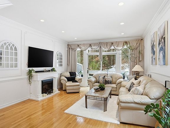 4th image of 921 Sherwood Forest Ln Unit 921
