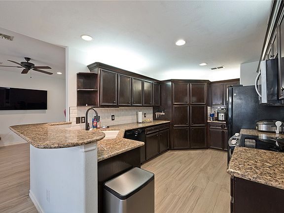 4th image of 3234 Santa Cruz Dr