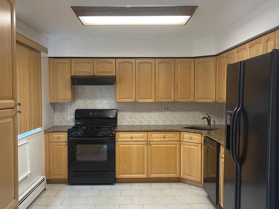 1st image of 14 Gabriel Dr Floor 2