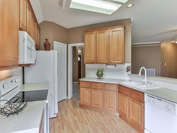 5th image of 20427 Scenic Woods Dr