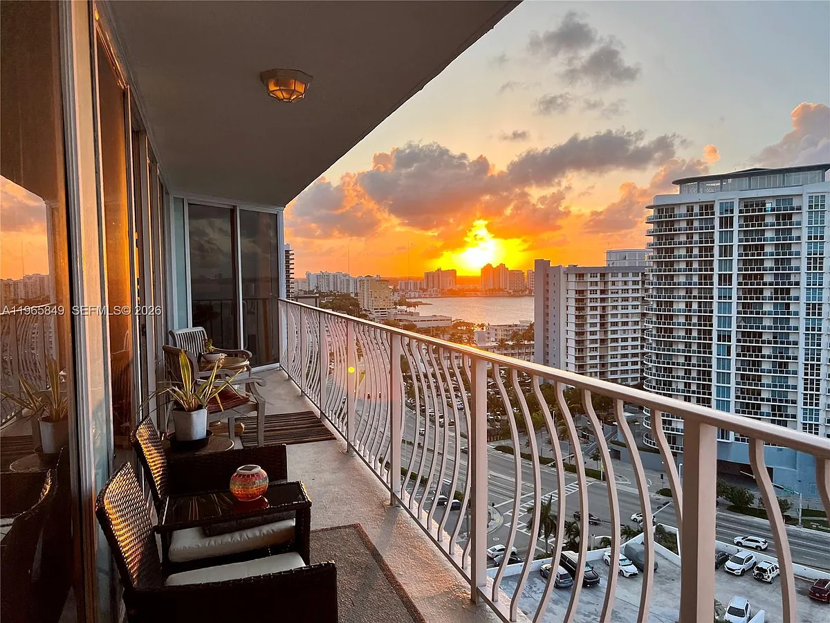 Building Photo - 7601 E Treasure Dr #1817