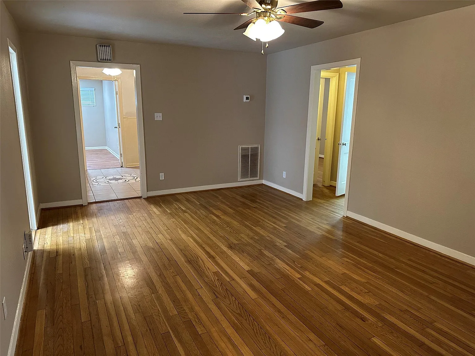 5 bed, 2.0 bath, 1716 sqft, $1,850 — Photo 3
