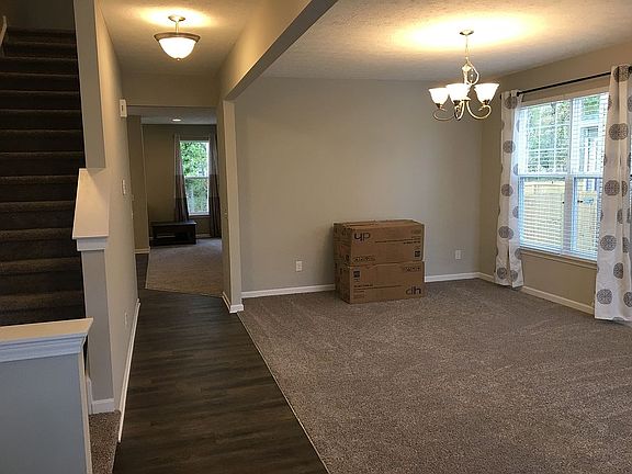4th image of 32854 Rebecca Ln