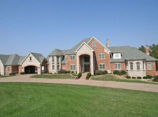 10 Upper Whitmoor Dr, Weldon Spring, MO 63304