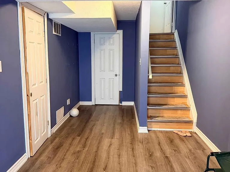35 E View Green Cres #G — Photo 16