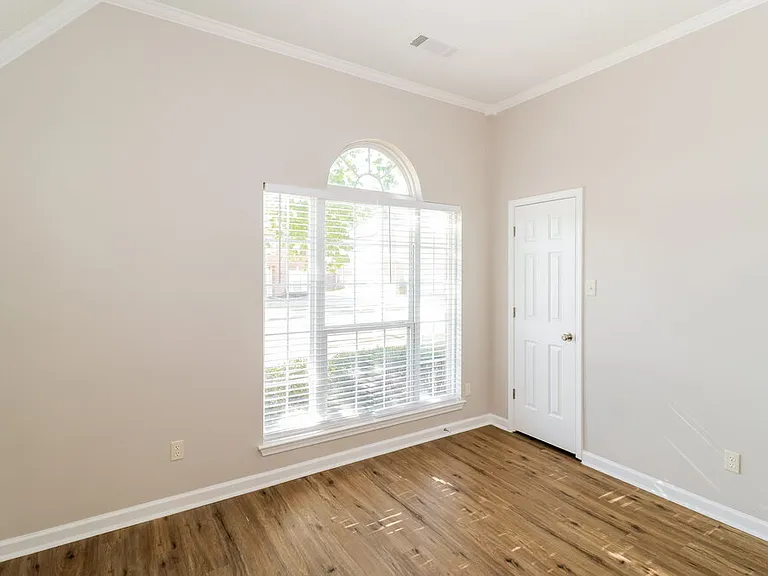 288 Mayhurst Ln — Photo 14