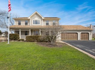 6288 Wildflower Ln, Gurnee, IL 60031