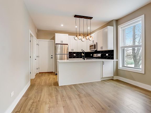 3rd image of 3220 W Wellington Ave #2W