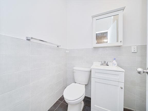 5th image of 331 W 43rd St APT 1B