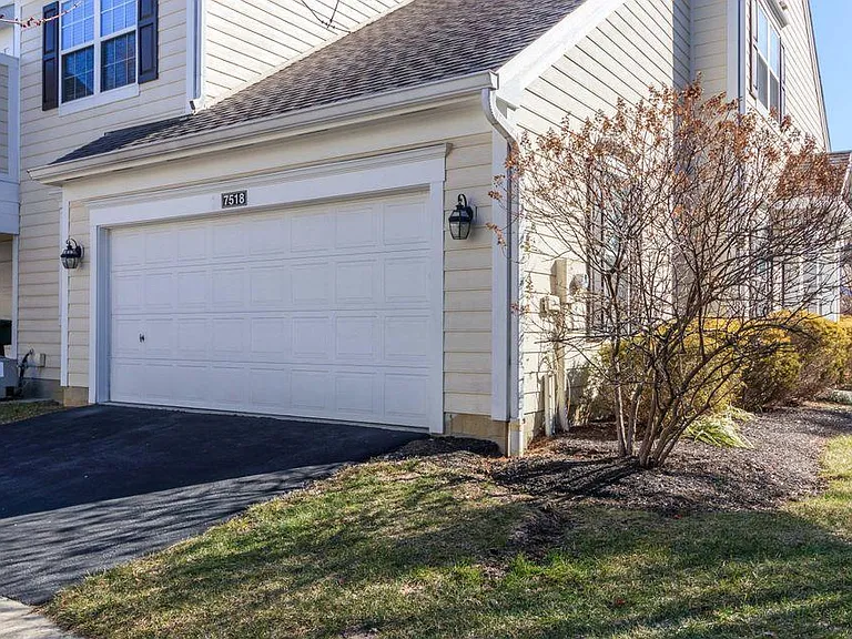 7518 Acela St — Photo 30