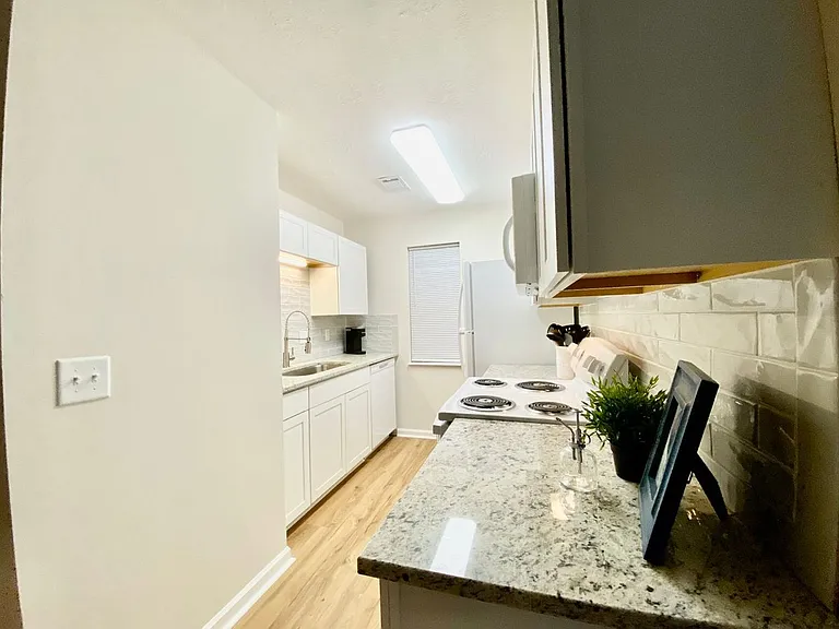 533 Grant Ave #C — Photo 10
