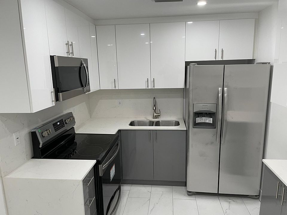1st image of 4665 SW 33rd Ave #4
