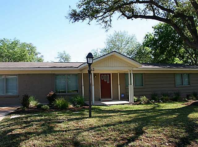 1st image of 2202 Mimosa Dr