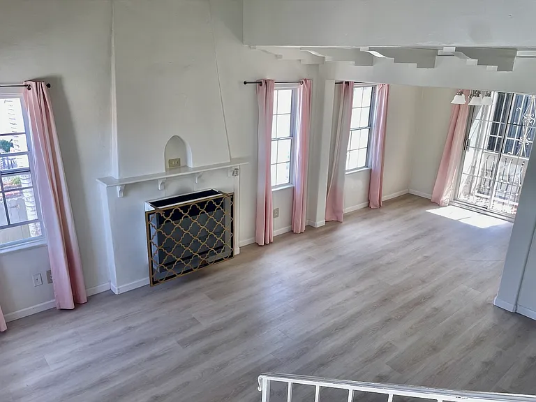 1046 N Crescent Heights Blvd — Photo 1
