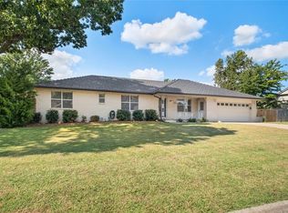1203 W Countrywood Cir, Rogers, AR 72756