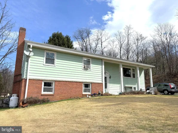 7888 Monn Dr, Waynesboro, PA 17268
