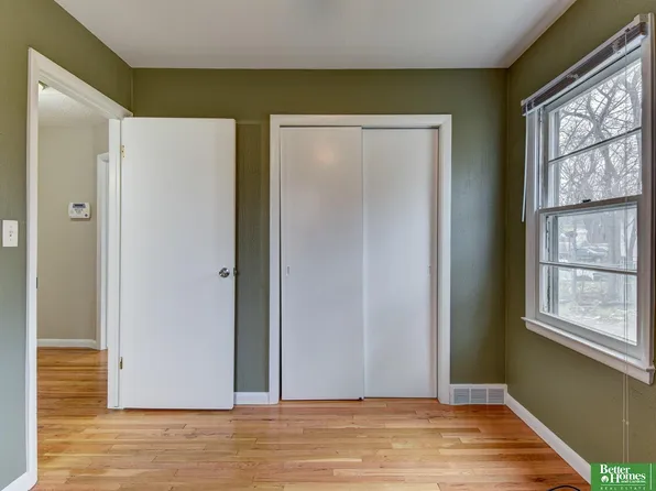 4601 N 54th Cir, Omaha, NE 68104