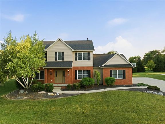 2nd image of 409 Whispering Pines Cc Ln