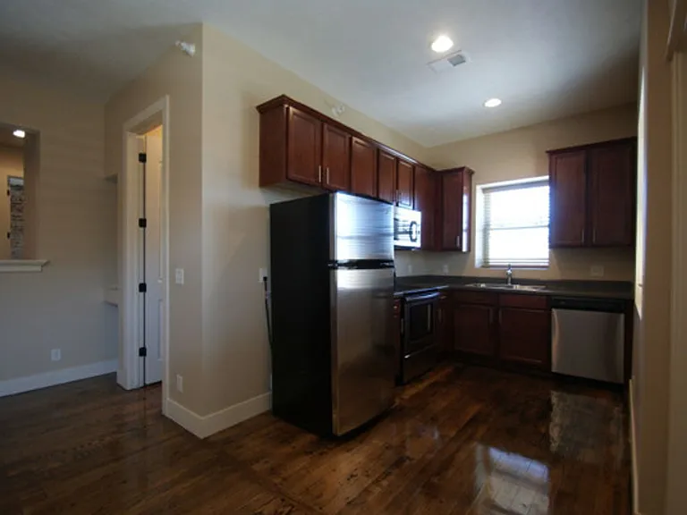 2934 Leavenworth St — Photo 47