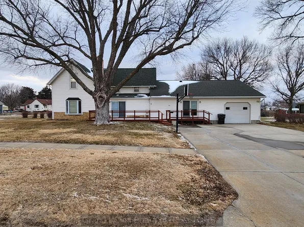 910 W Saline St, Blue Hill, NE 68930