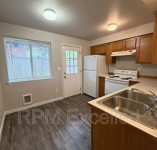 630 M St NE #2 — Photo 6