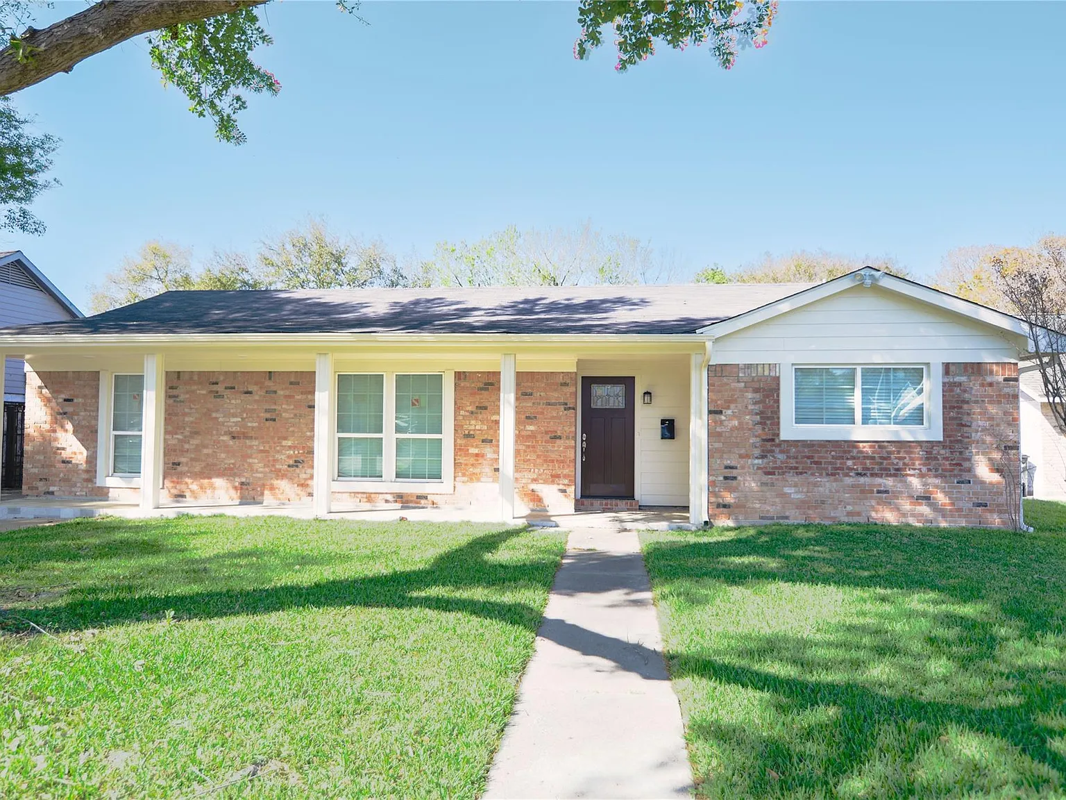 3 bed, 2.0 bath, 2110 sqft, $3,000 — Photo 3