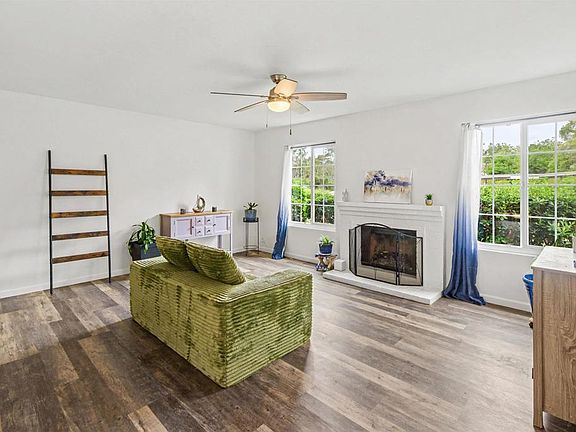 3rd image of 2836 Hillsboro Ct