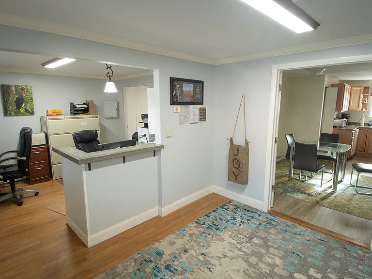 Ashley Arms Apartments — Photo 9