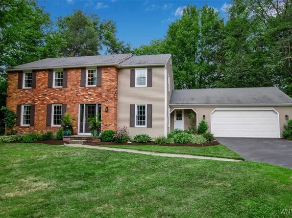 63 Tanglewood Dr W, Orchard Park, NY 14127