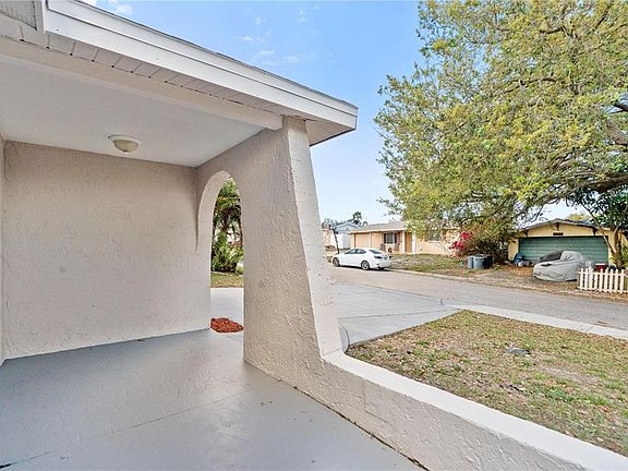 3rd image of 9020 Hunt Club Ln