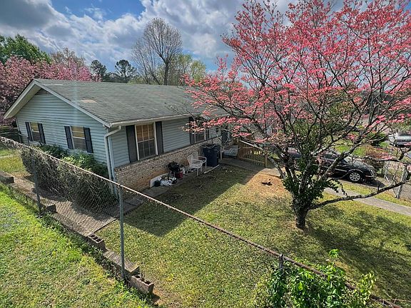 3rd image of 2828 Selma Ave