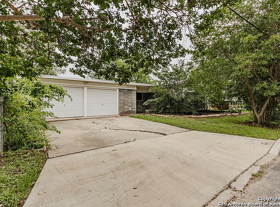 3rd image of 1327 Oblate Dr