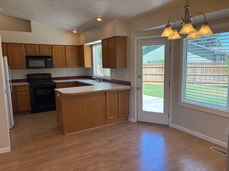 300 W Spicewood Dr — Photo 10