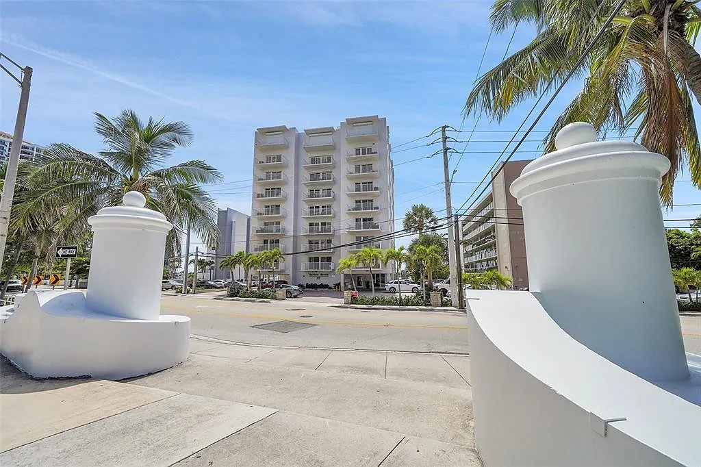 1 bed, 1.0 bath, 795 sqft, $3,194 — Photo 2