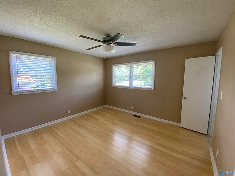 512 Clift Dr — Photo 13