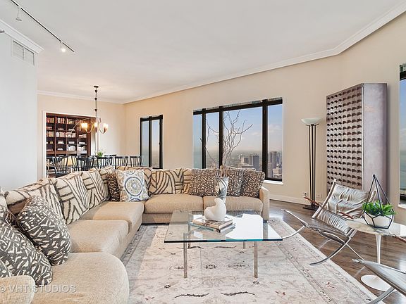 3rd image of 950 N Michigan Ave APT 4403