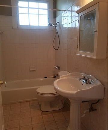 3rd image of 854 Roosevelt Pl