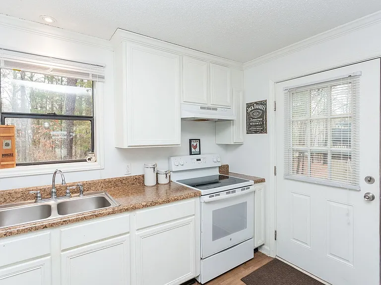 129 Forsyth Dr #B — Photo 6