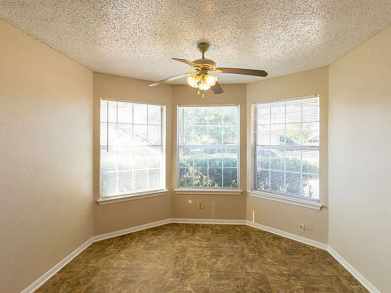 2701 Woodlands Dr — Photo 7