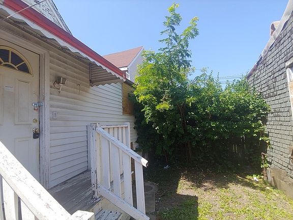 3rd image of 3029 S Christiana Ave