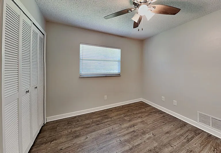 1016 Manchester Cir — Photo 5