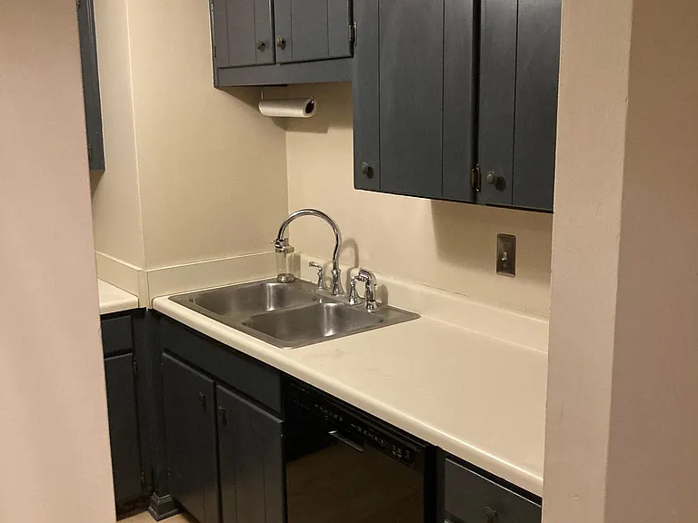 2325 Elliston Pl #4 — Photo 8