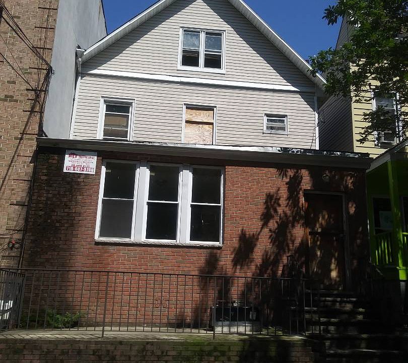 1st image of 639 E 224th St