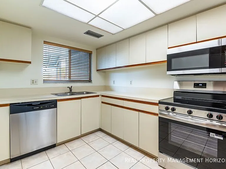 251 Fenwick Dr #14 — Photo 4
