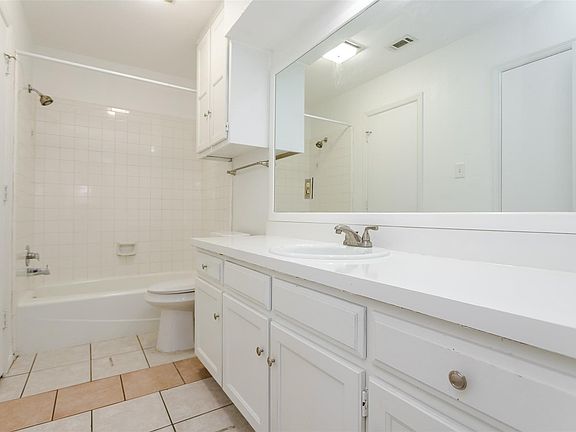 2nd image of 900 Milby Rd #900