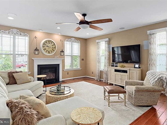 5th image of 29486 Glenwood Dr