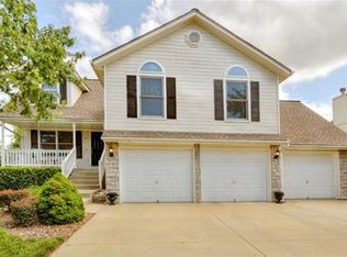 211 NE Lamplighter Ln, Blue Springs, MO 64014